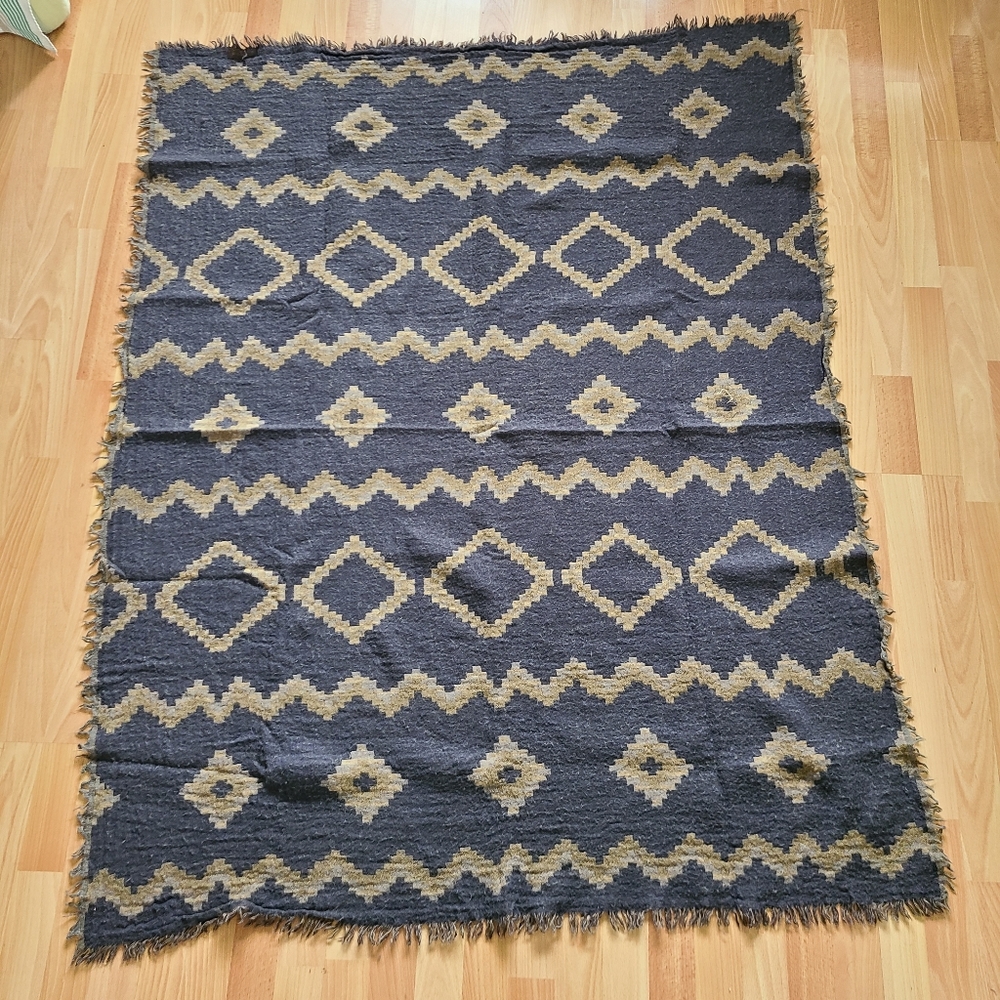 Aritzia Wilfred Diamond Mosaic Blanket Scarf - Picture 4 of 6